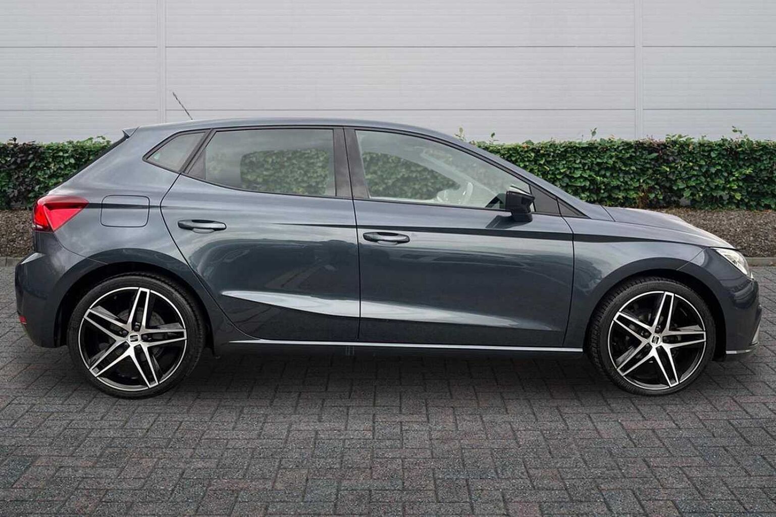SEAT Ibiza 1.0 TSI 95 FR Edition 5dr*Performance alloys*