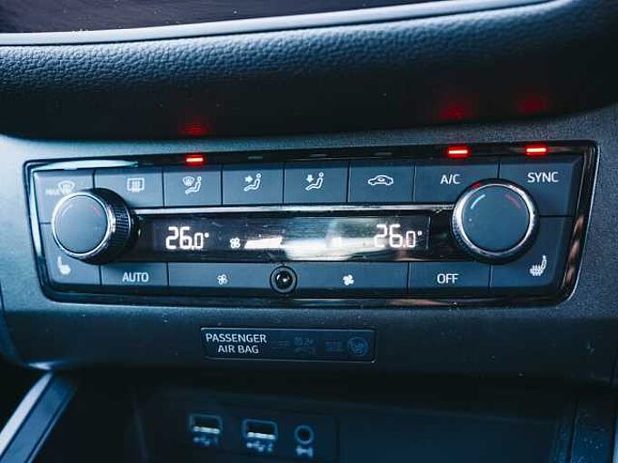 SEAT Arona 1.0 TSI (115ps) FR Sport SUV*PERFORMANCE ALLOYS, HEATED SEATS*